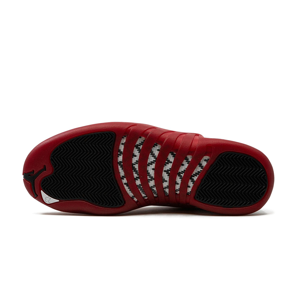 Nike_AIR_JORDAN_12_RETRO_Cherry_2023_CT8013_116_04