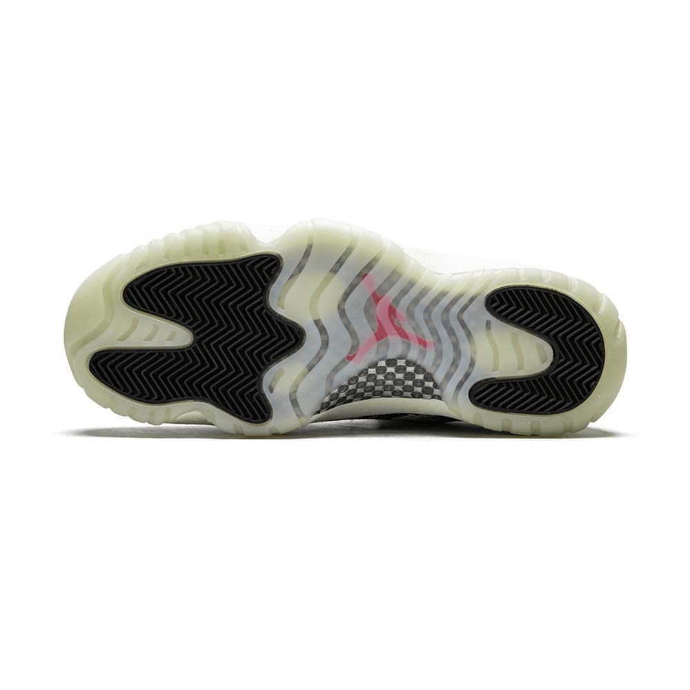Nike_Air_Jordan_11_Retro_Low_Snakeskin_Light_Bone_CD6846_002_04