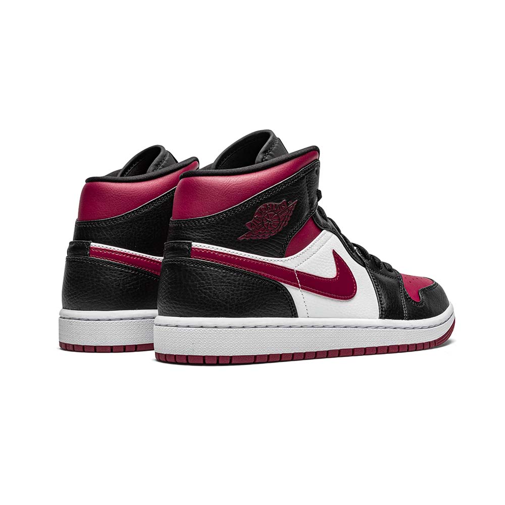 Nike_Air_Jordan_1_Mid_Bred_Toe_554724_066_02