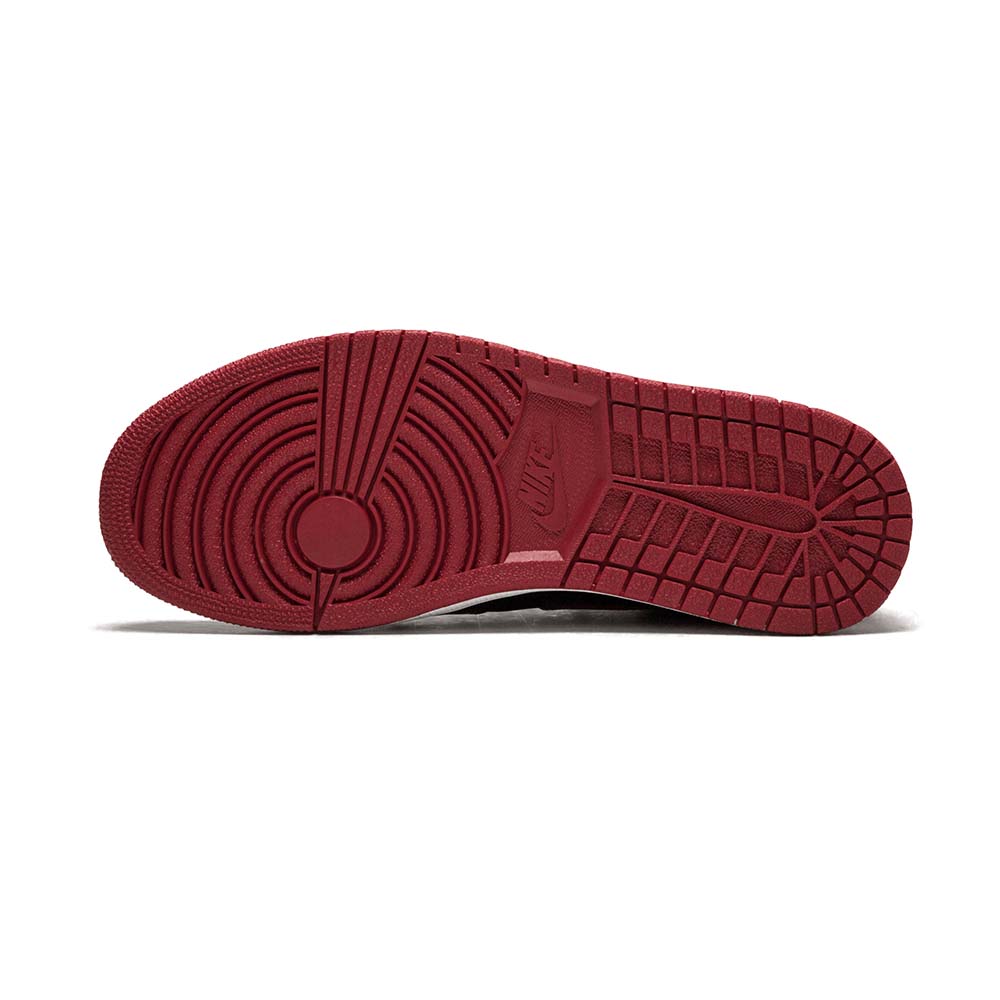Nike_Jordan_Air_Jordan_1_Retro_High_OG_Banned_Bred_555088_001_04