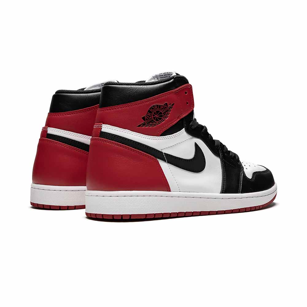 Nike_Jordan_Air_Jordan_1_Retro_High_OG_Black_Toe_555088_125_03